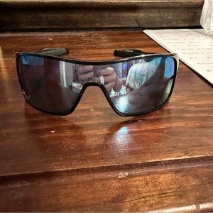 Black oakleys with blue lenses